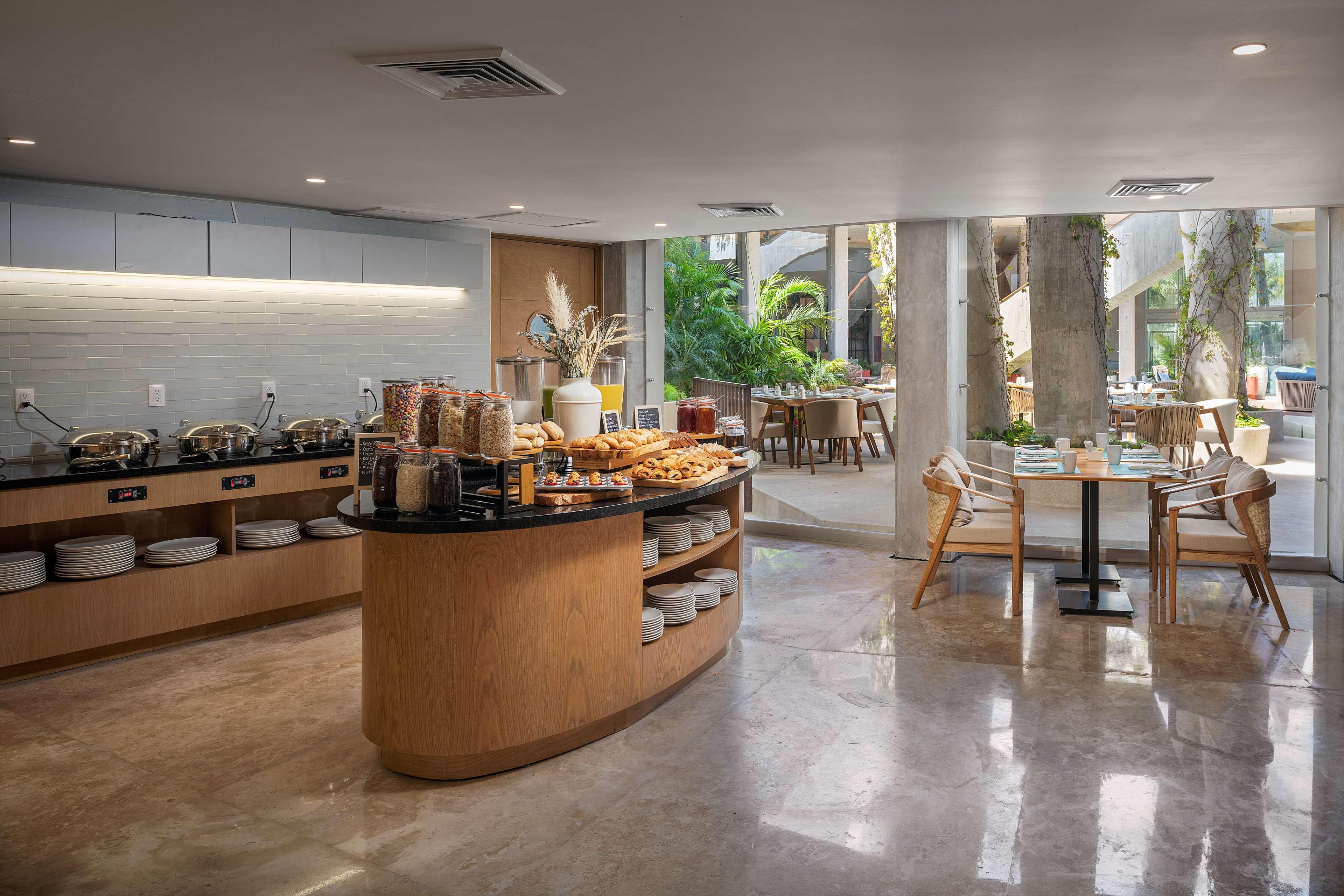 Hilton Garden Inn Cancun Airport エクステリア 写真
