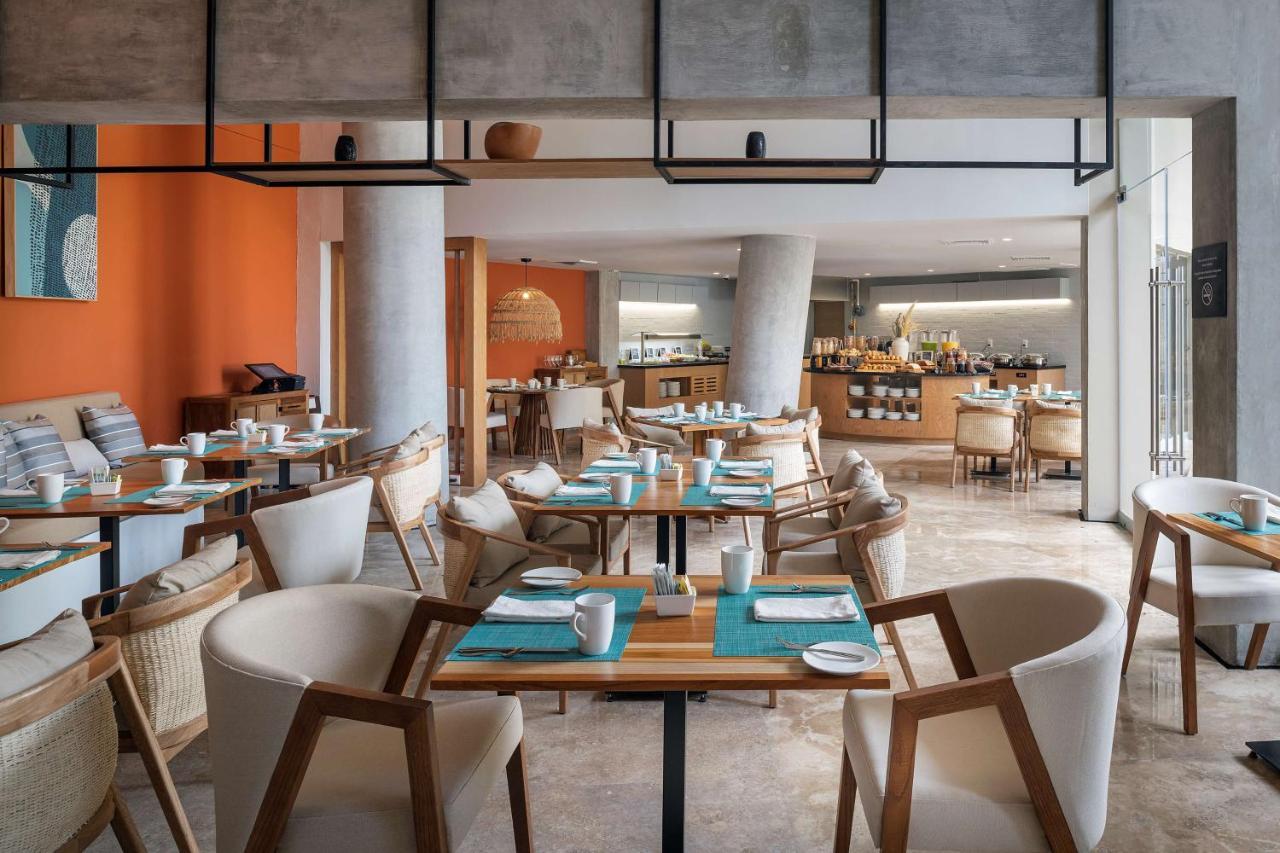 Hilton Garden Inn Cancun Airport エクステリア 写真