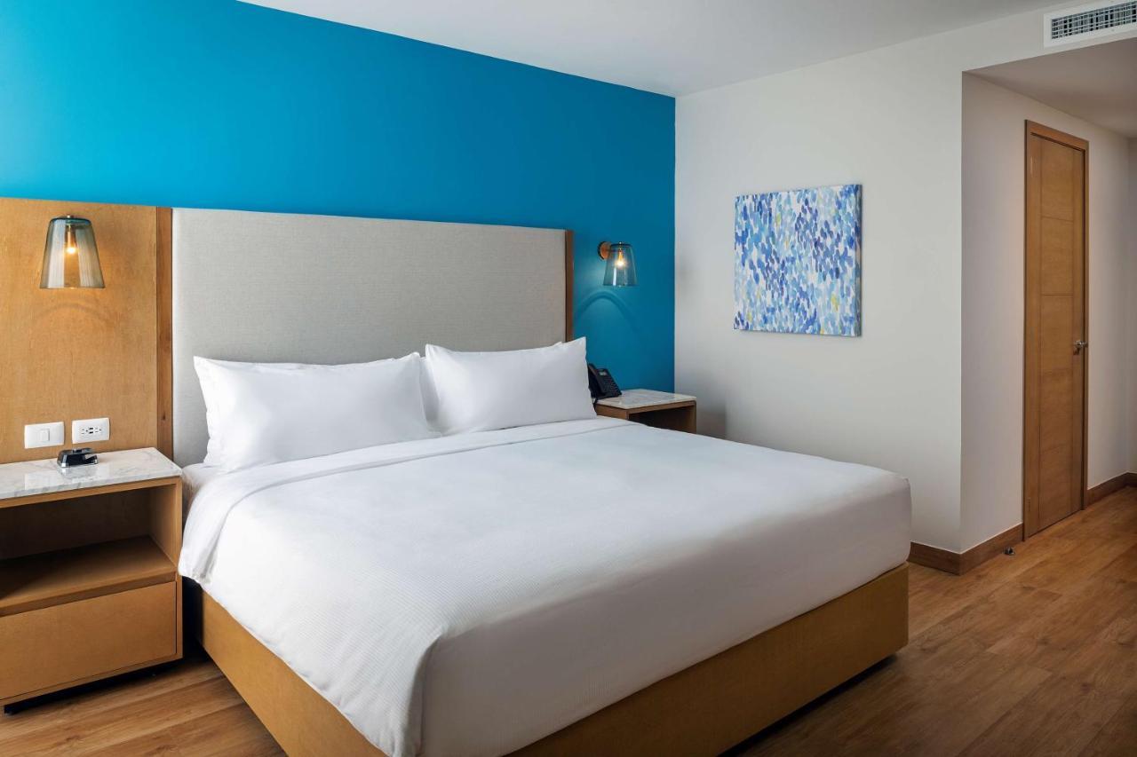 Hilton Garden Inn Cancun Airport エクステリア 写真